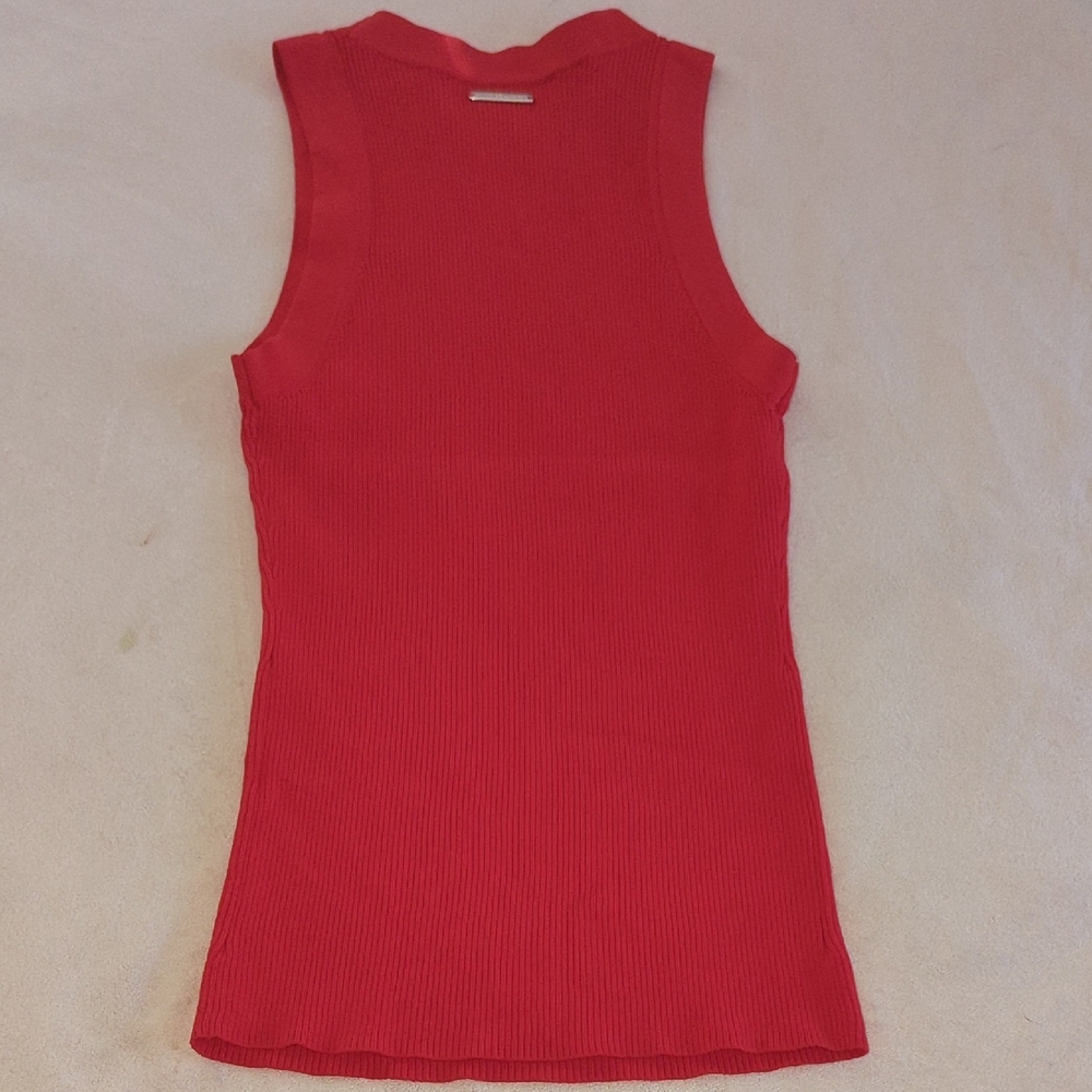 Sleeveless Red Ribbed Top - Picture 3 of 4